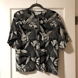 New Focus short-sleeve button down blouse with with black & white floral, size M